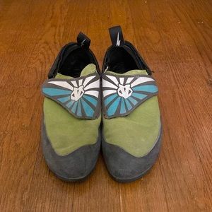 Evolv kids climbing shoes - size US4/euro 35.5